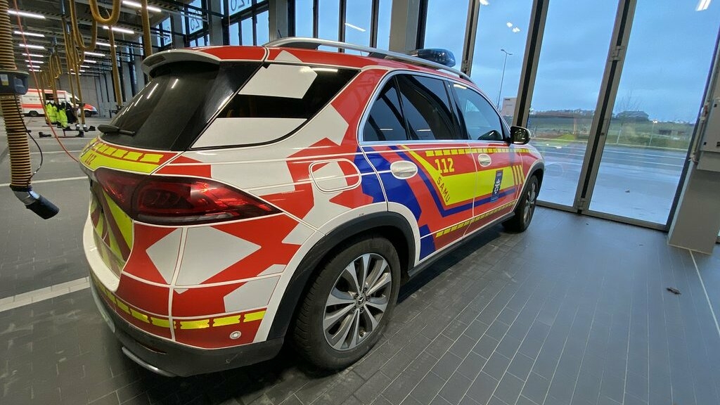 Emergency services: Driver cut free from wreckage after car overturns – RTL Today